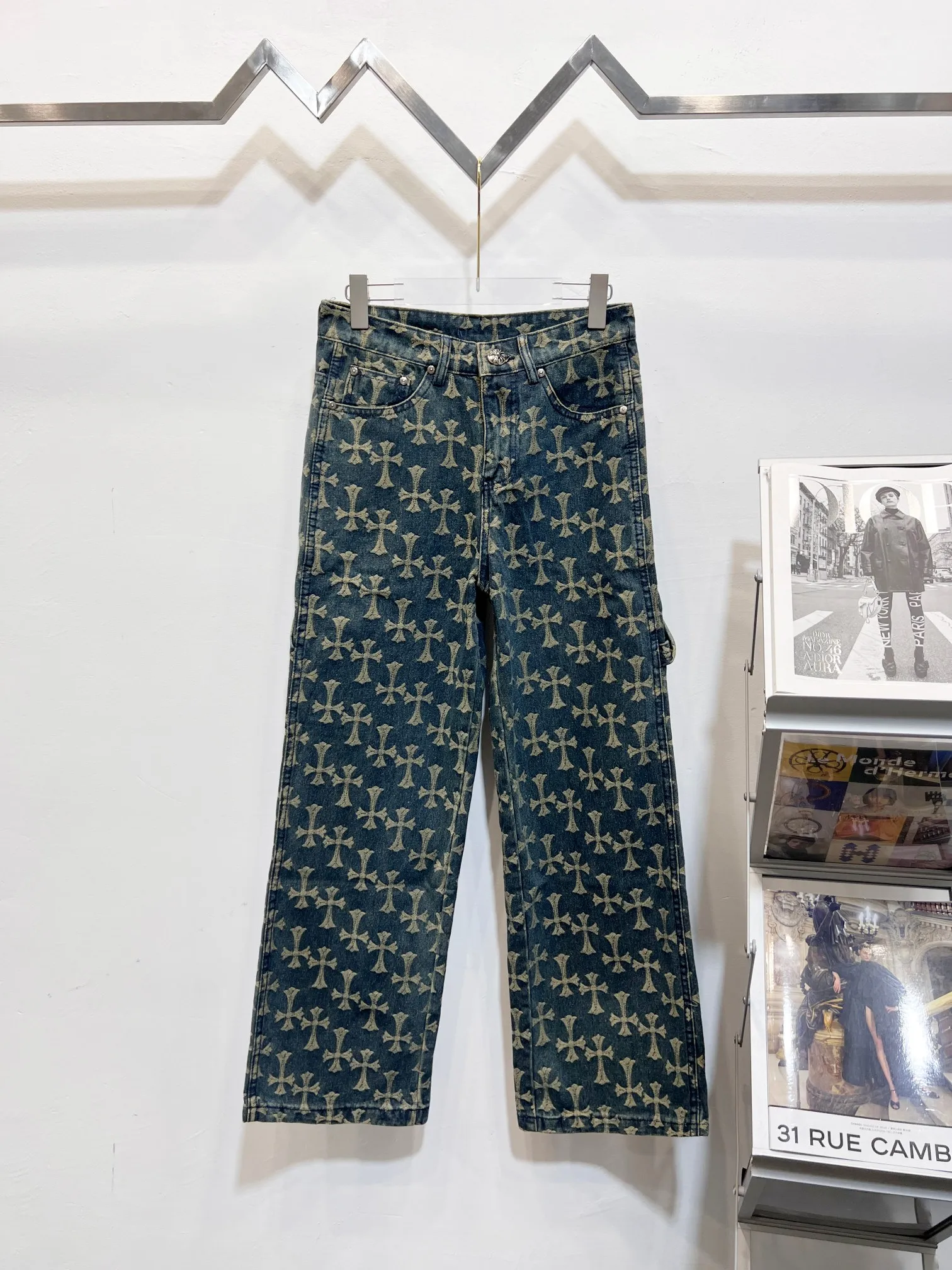 P230 Style No.: (r070) Chrome Hearts double-sided full logo jacquard dark pattern heavy-duty full-print cross jeans. The same style as the Internet celebrity star. Cross-printed denim jacket. The unique cross design element and all-over printing are full of design. It is made of 100% denim cotton fabric with heavy coarse yarn count, which ensures a stiff and tough silhouette while being soft, comfortable and breathable. The lapel is designed with silver buttons and is full of texture. The classic white cross logo is all over the dress, making it a perfect versatile style for spring and summer! Customized jacquard fabric, you can wear it in various styles. This gender-neutral shirt is a must-have for nightclubs. It can be worn as a jacket for both men and women. It can be easily worn by both men and women! The original loose version is made of high-quality pure cotton fabrics. The fabric pattern is high-definition and delicate without burrs. It is comfortable and breathable to wear. All the buttons are molded and customized. It is casual and fashionable and can be matched with any bottoms. It can be windproof and sunproof in spring and summer. It can be worn outside in autumn and winter! Easily concave shape makes you look slimmer and taller, perfect for both men and women! Customized main label, accessories, fully washable, whole body wiring, quality control, no heads!  Luxurious dark high street, Hollywood's luxury brand, 22SS's latest couple's leather cross short-sleeved T-shirts, all reflect their own unique style! Made of thick black cotton, goatskin appliqués, hand-sewn custom metal hardware, and silicone varnish printing, multiple materials collide to create a unique texture. It also incorporates ChromeHearts medieval-style Sanskrit fonts and classic horseshoes, creating a unique and charming dark texture under the graceful arcs and all-black shadows, full of artistic sense!